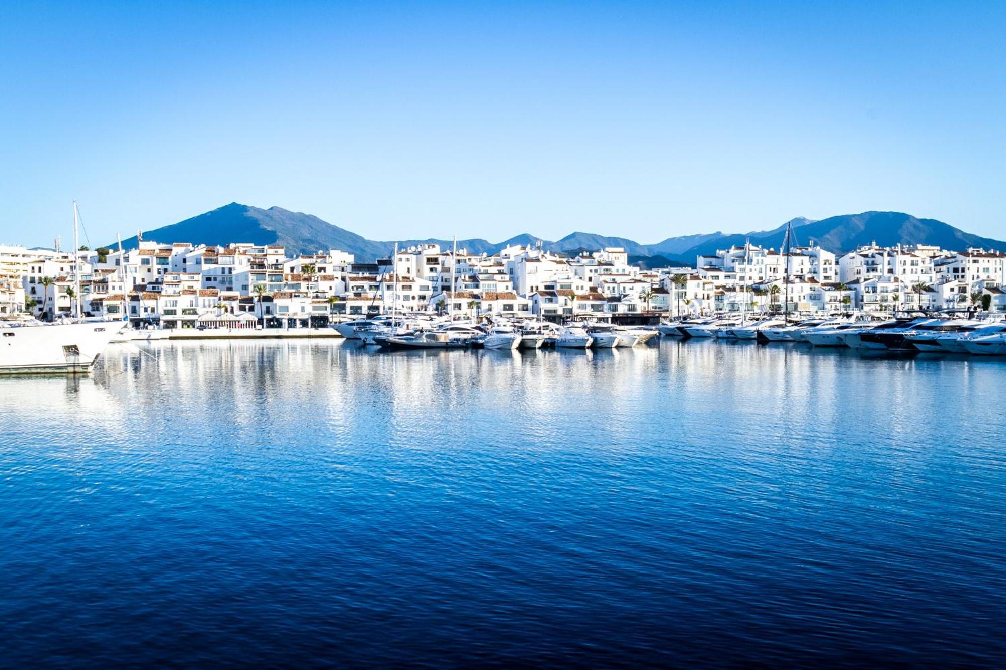 Marbella Banus Suites - Lily Playas Del Duque Banus Beach Apartment ภายนอก รูปภาพ