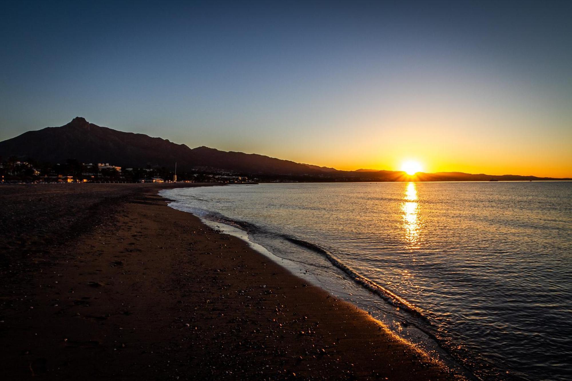 Marbella Banus Suites - Lily Playas Del Duque Banus Beach Apartment ภายนอก รูปภาพ